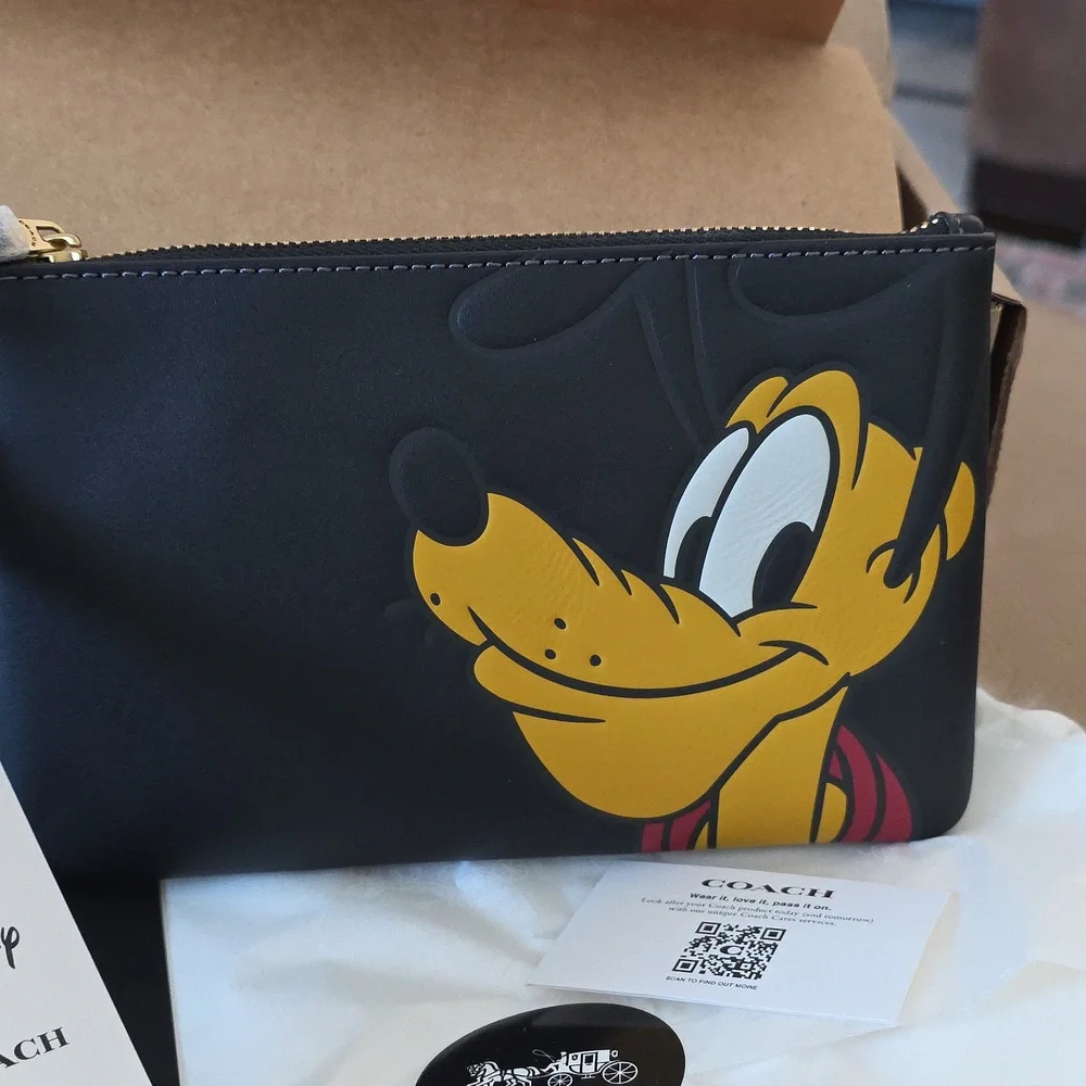 Adorable NWT Coach Disney X Pluto Essential Small Wristlet Wallet 🖤🐶❤️🎁 - Picture 9 of 12
